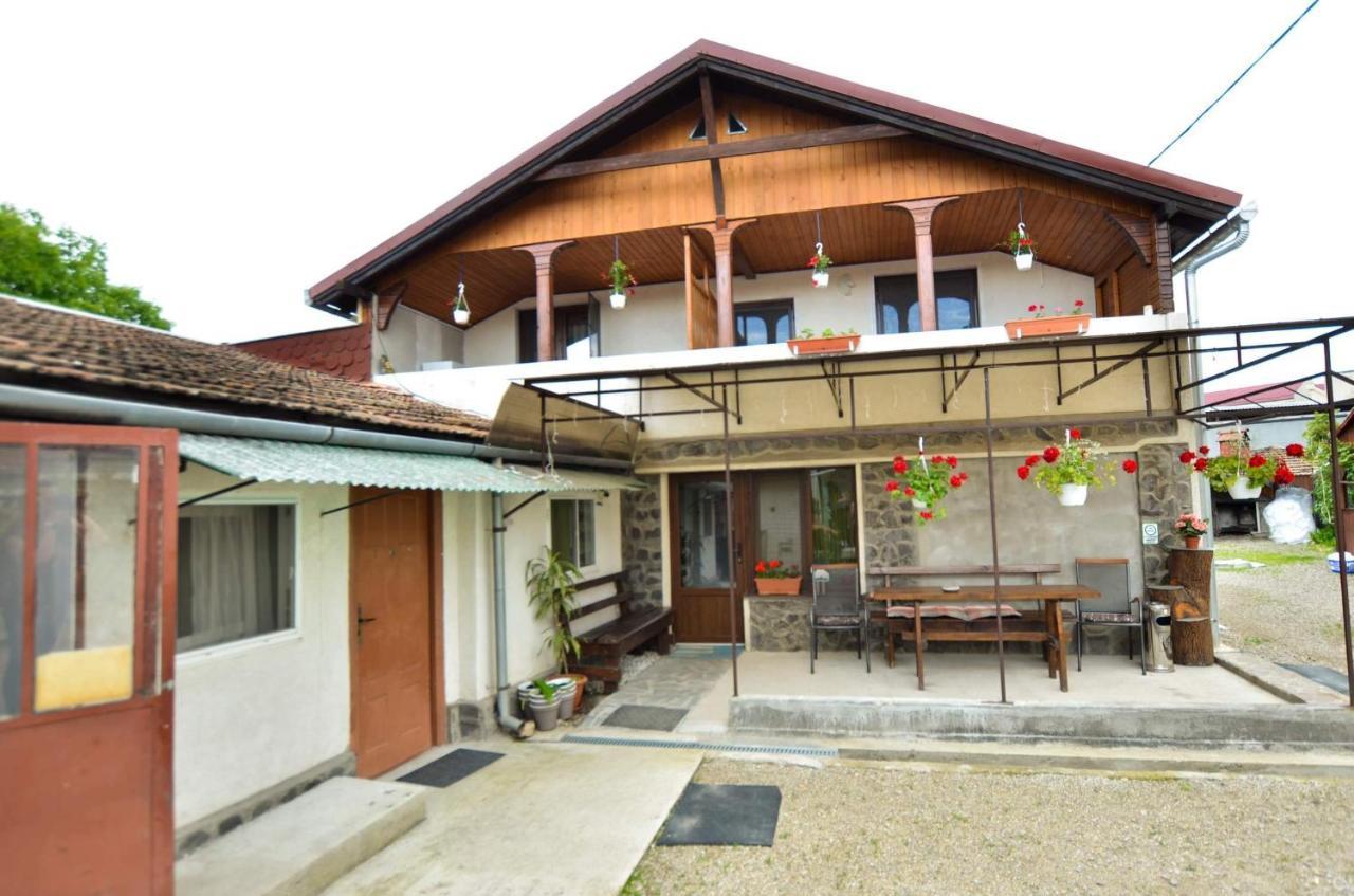 Gyongyver Panzio Sfântu Gheorghe Exterior foto
